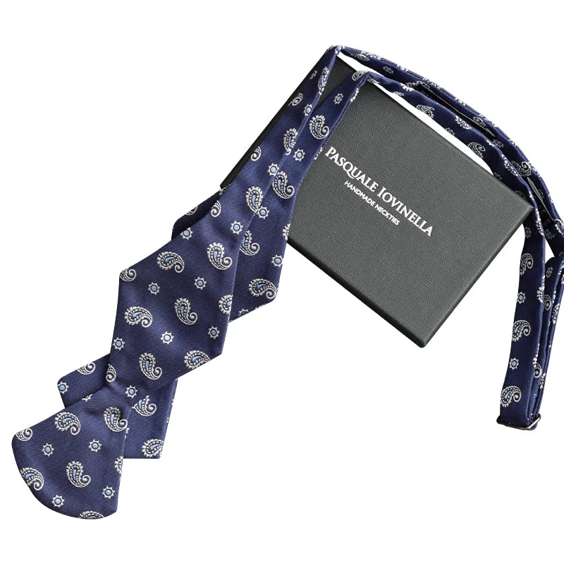 Dark blue bowtie with white paisley