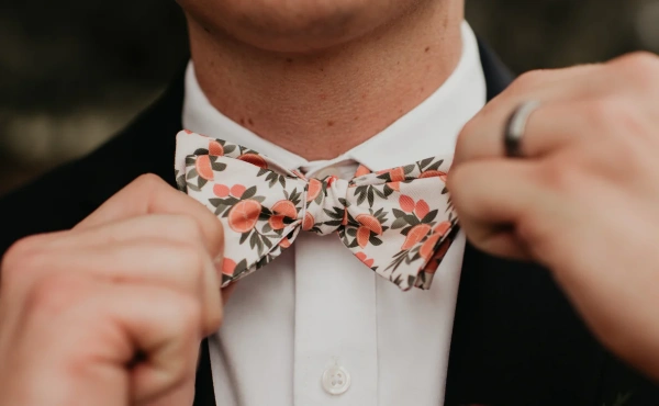 Bow tie